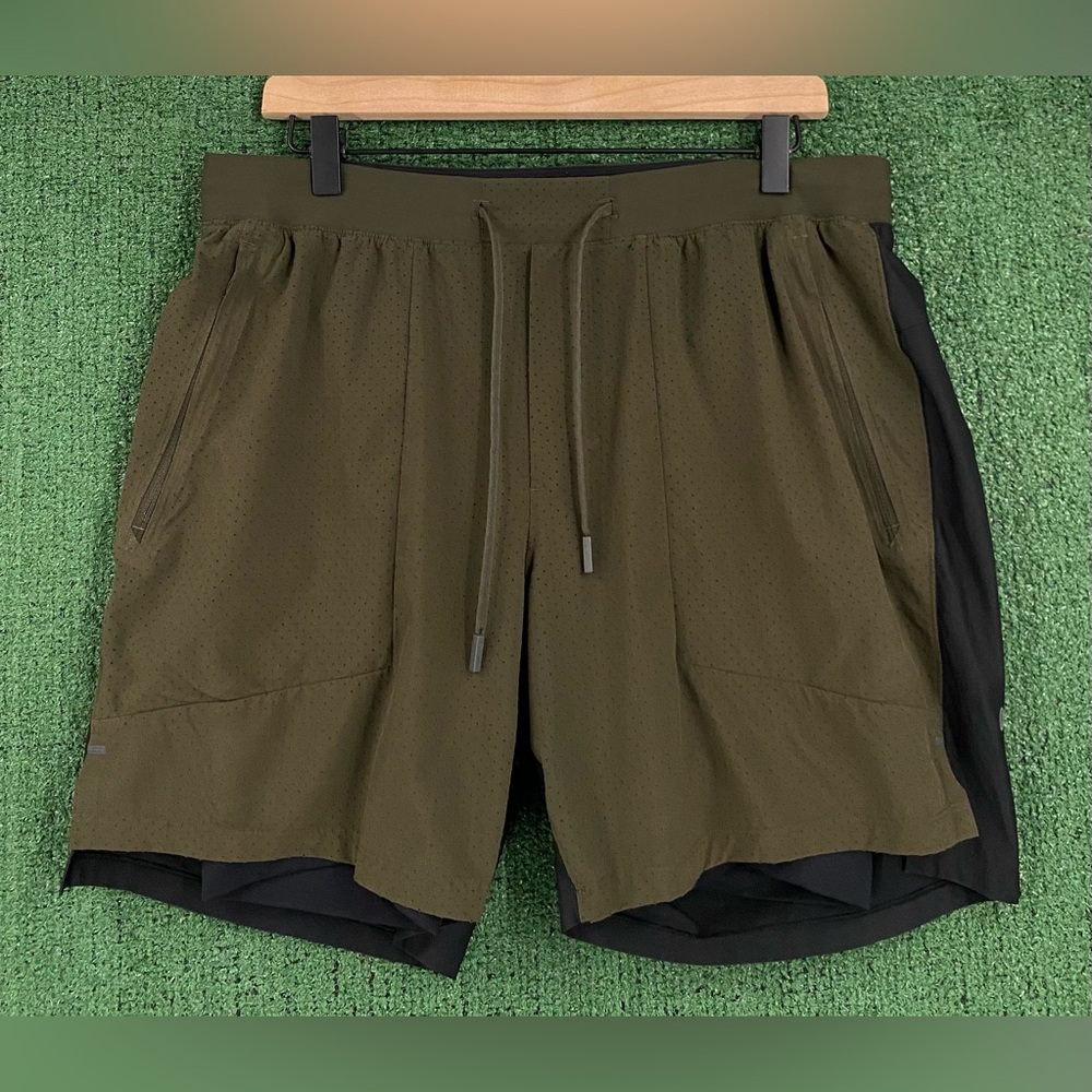 Lululemon License to Train 2 Tone Dark Olive Black Lined Shorts Men’s Large